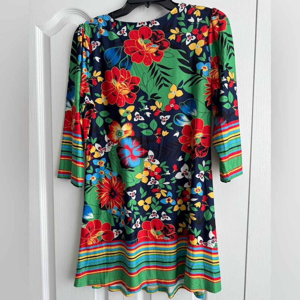 Women’s Green Floral Stripe Knit Tunic NWOT - Picture 2 of 4